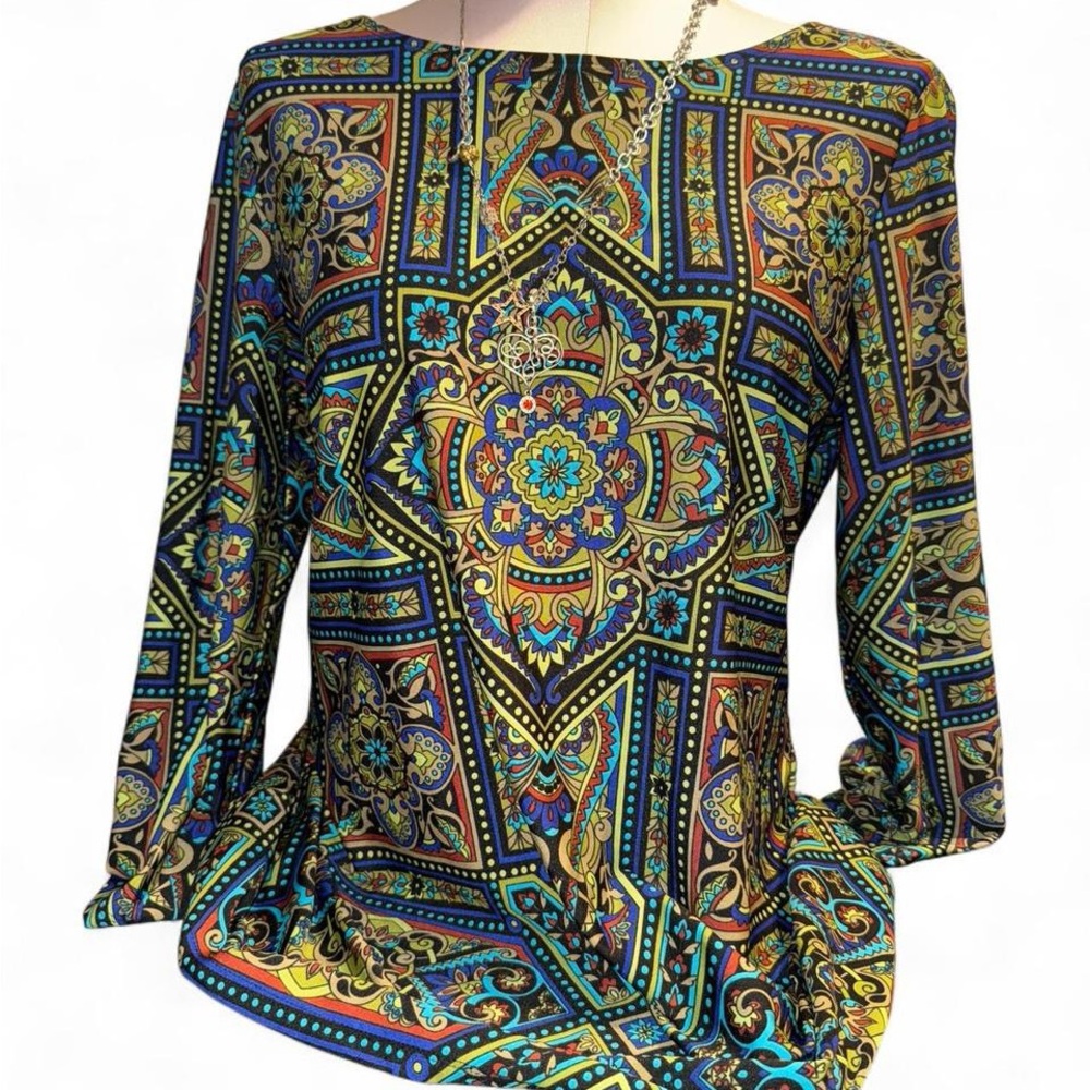 Melissa Paige Paisley Top. Size large.
